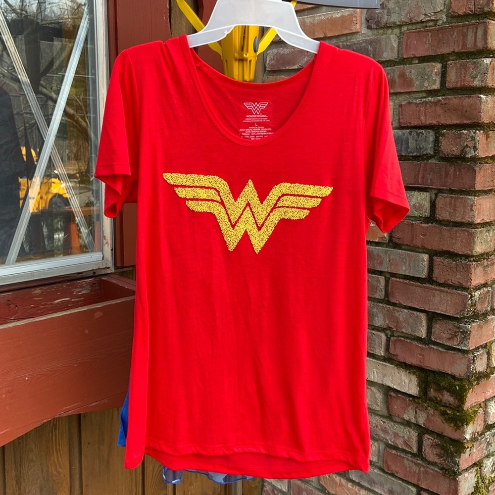 Wonder Women - Womens T-Shirt Size Large